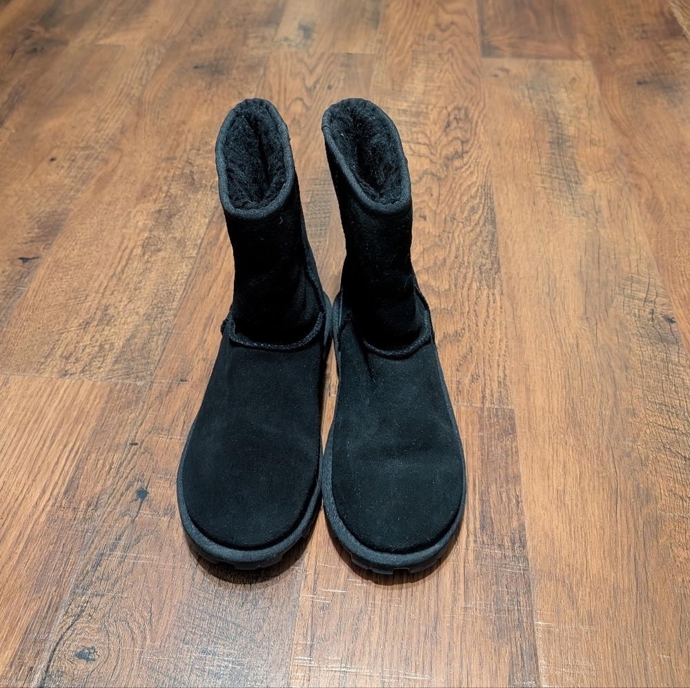 Ugg Essential Short Boots Black Size 7 View 2
